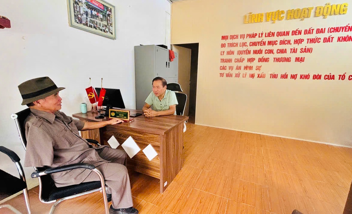 Sôi nổi các hoạt động hưởng ứng Ngày Pháp luật Việt Nam trên khắp các địa phương - Ảnh 1.