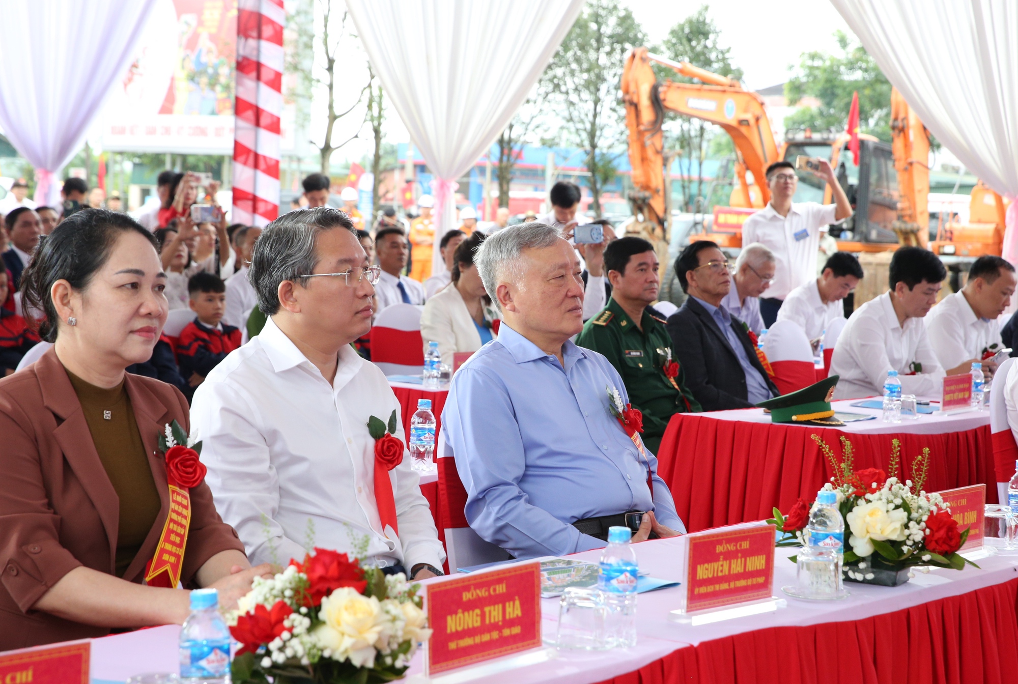 Thủ tướng, các Phó Thủ tướng khởi công 72 trường học ở xã vùng biên- Ảnh 3. Thủ tướng, các Phó Thủ tướng khởi công 72 trường học ở xã vùng biên- Ảnh 3.