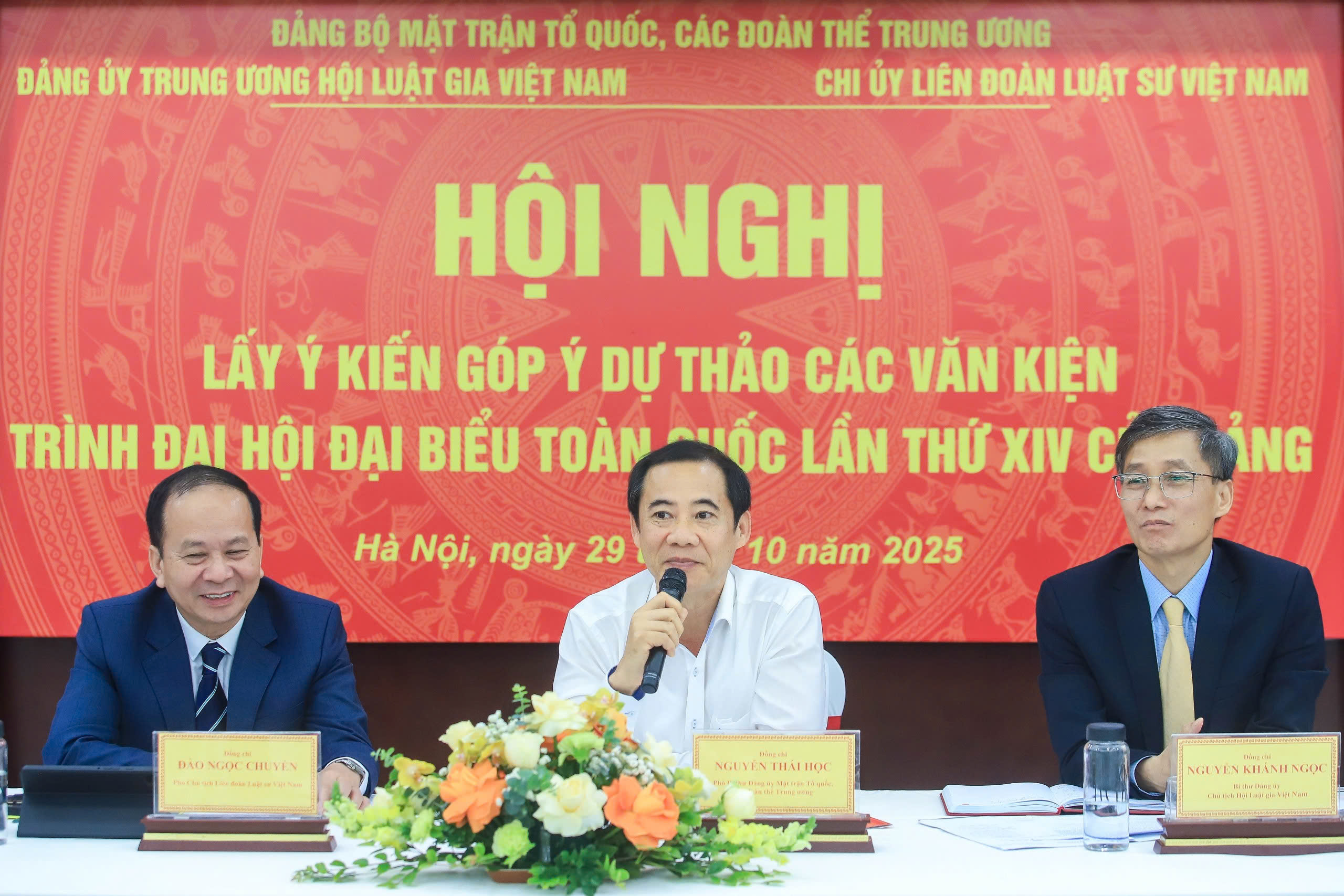 Hơn 2,5 triệu lượt ý kiến tâm huyết góp ý cho Văn kiện Đại hội XIV- Ảnh 1. Hơn 2,5 triệu lượt ý kiến tâm huyết góp ý cho Văn kiện Đại hội XIV- Ảnh 1.