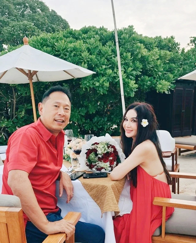 "Bông hồng lửa" của màn ảnh: Tuổi thơ nghèo khó, U60 hôn nhân viên mãn, không sinh con - Ảnh 4.