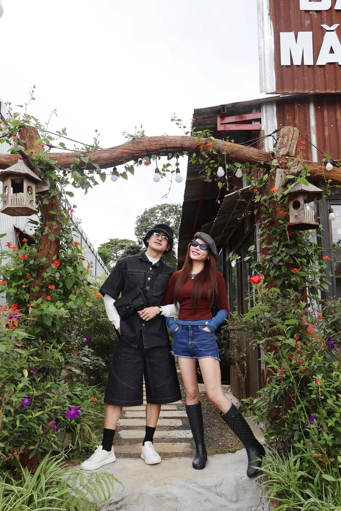 Cặp chị em lệch nhau 10 tuổi gây sốt màn ảnh, nhà gái U40 khoe nhan sắc trẻ đẹp - Ảnh 8.