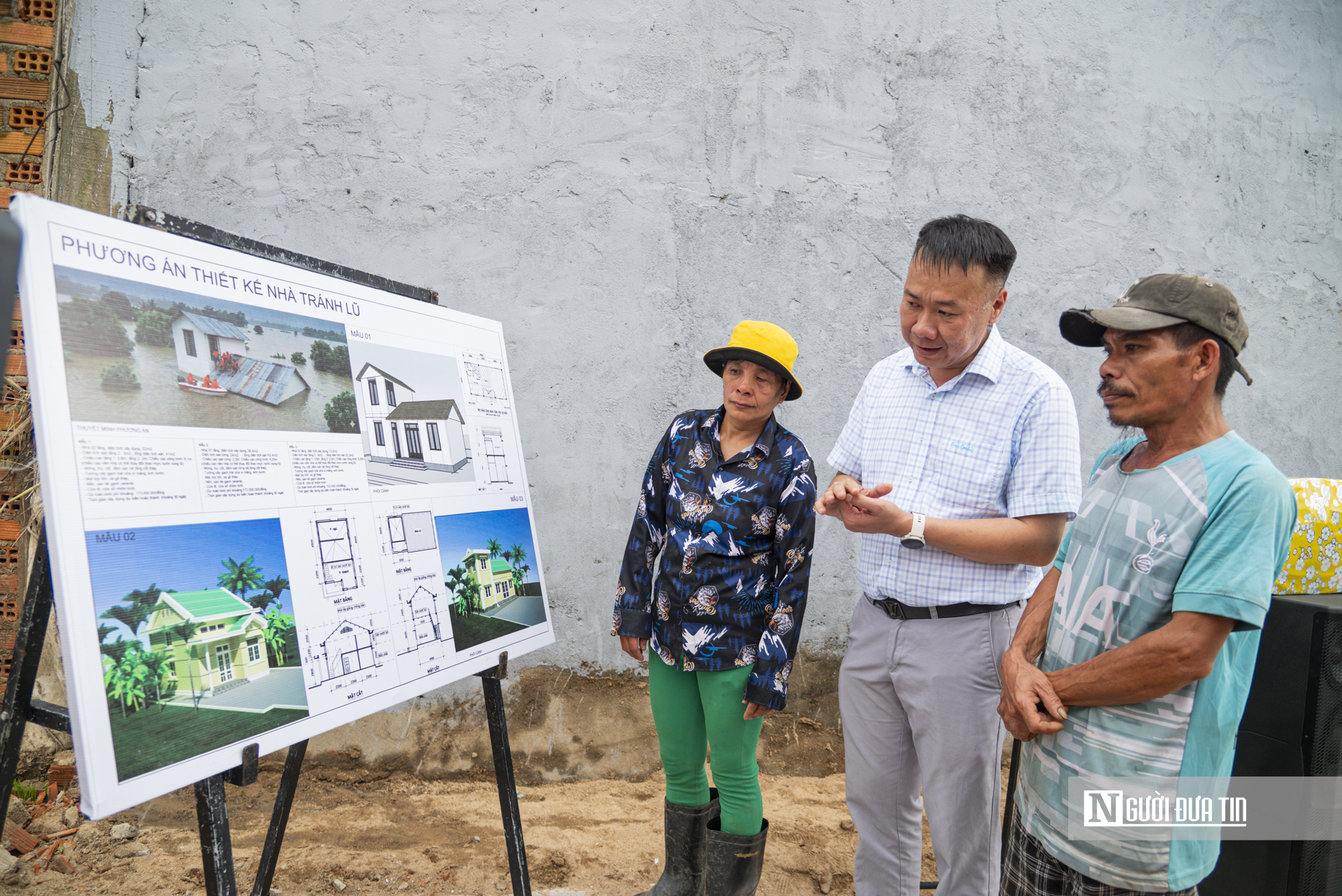 Dựng lại mái ấm cho đồng bào vùng bão lũ- Ảnh 4.