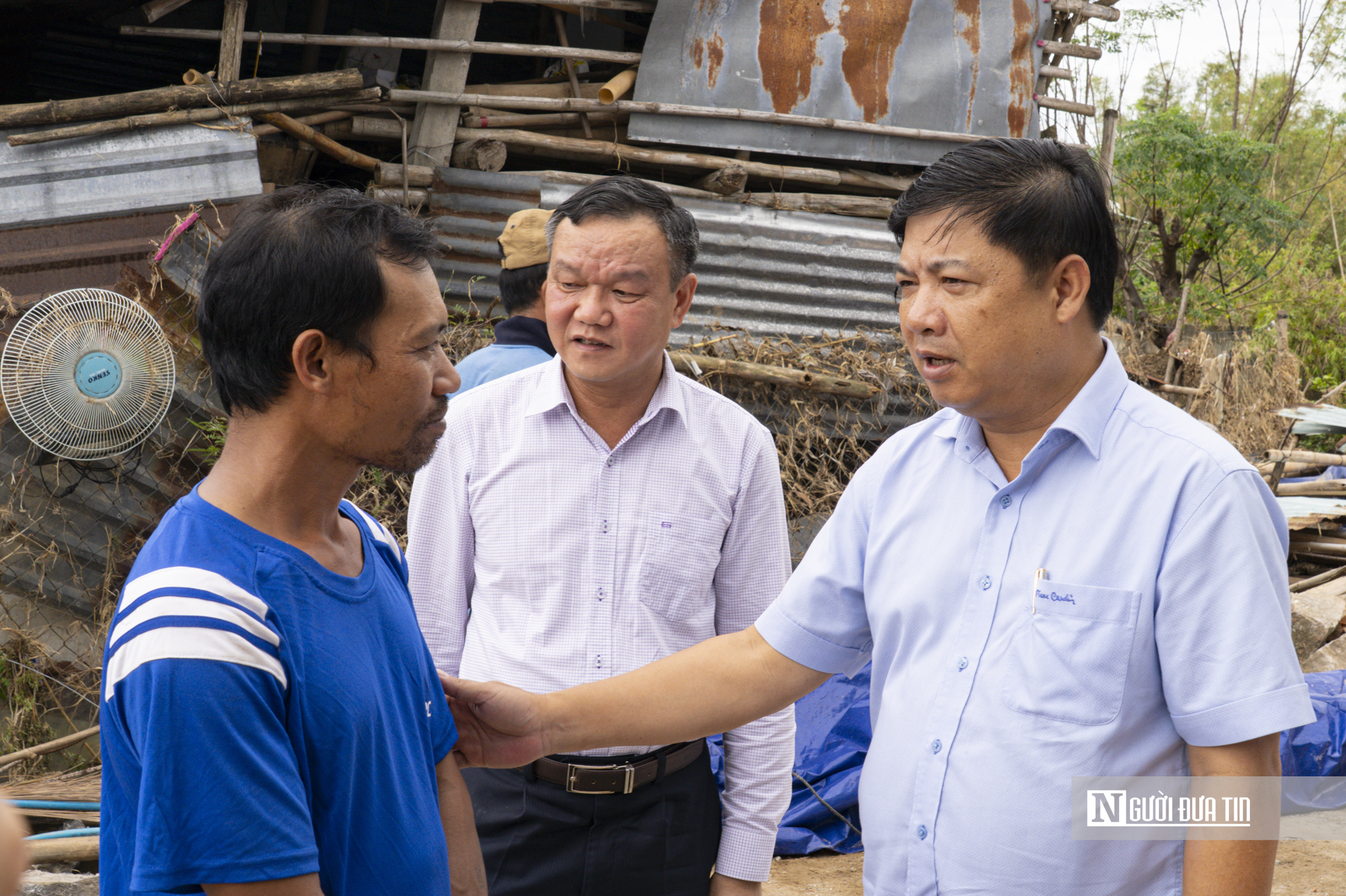 Dựng lại mái ấm cho đồng bào vùng bão lũ- Ảnh 6.