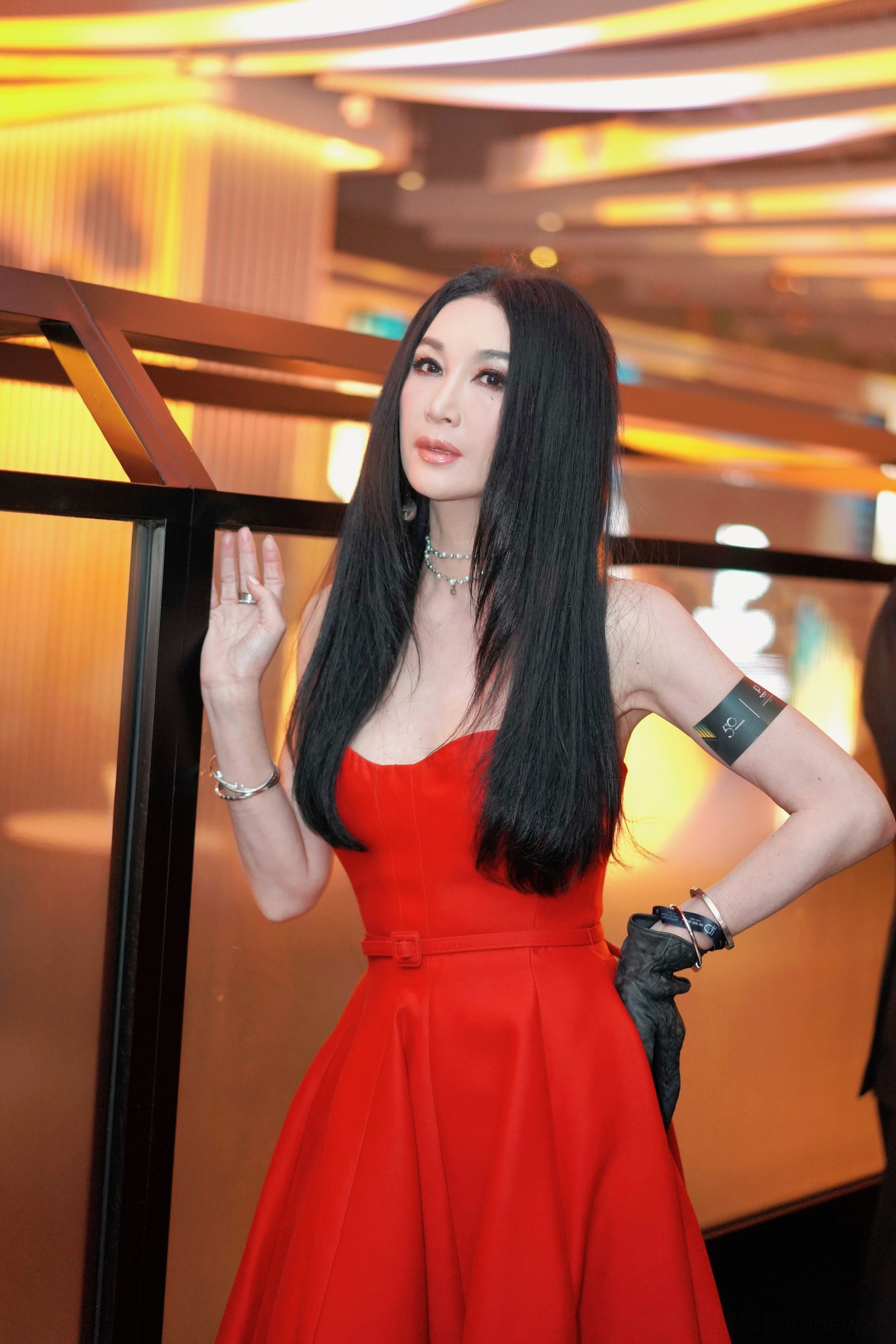 "Bông hồng lửa" của màn ảnh: Tuổi thơ nghèo khó, U60 hôn nhân viên mãn, không sinh con - Ảnh 6.