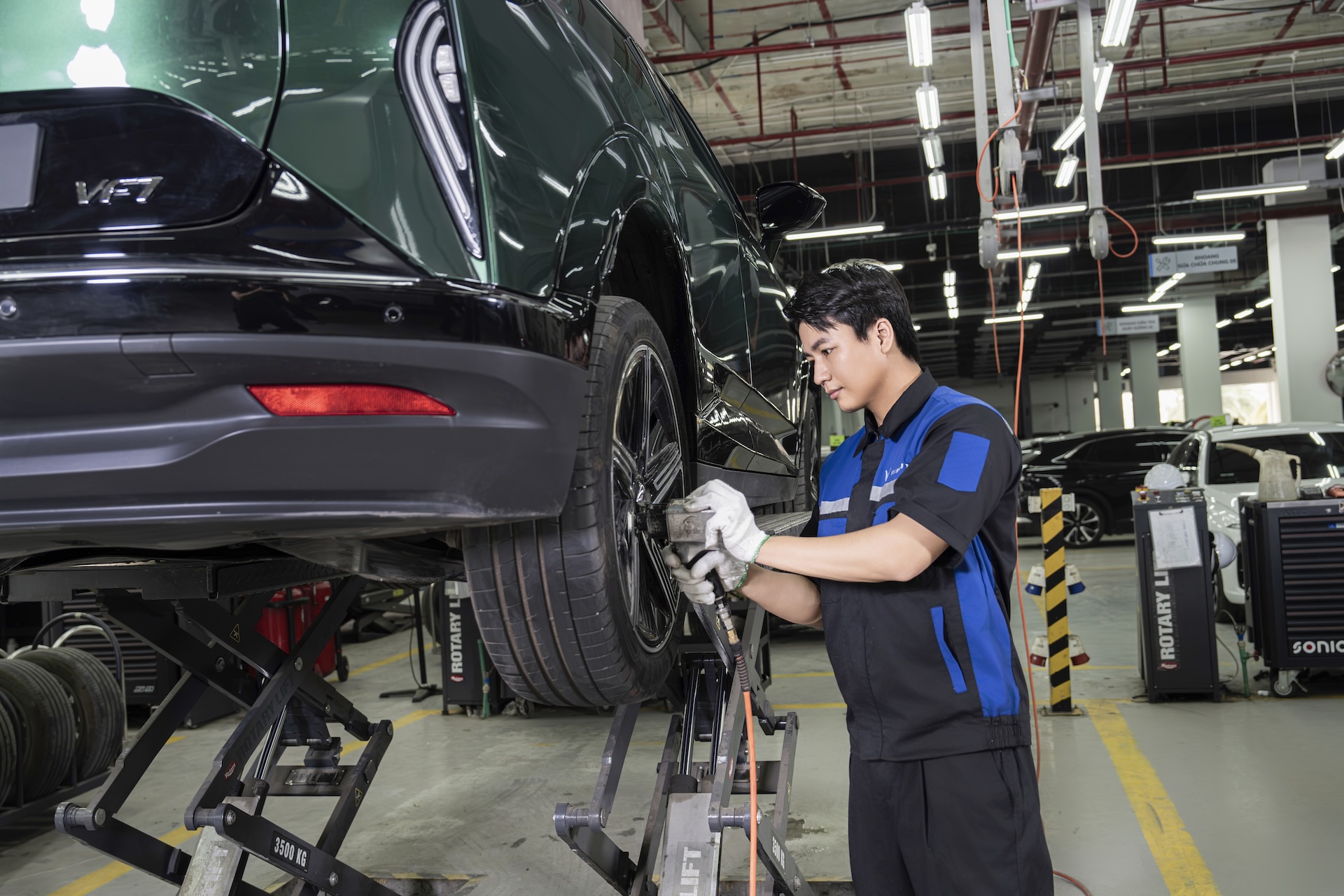 VinFast khai trương xưởng dịch vụ thứ 350 - sở hữu mạng lưới hậu mãi lớn nhất Việt Nam - Ảnh 3.