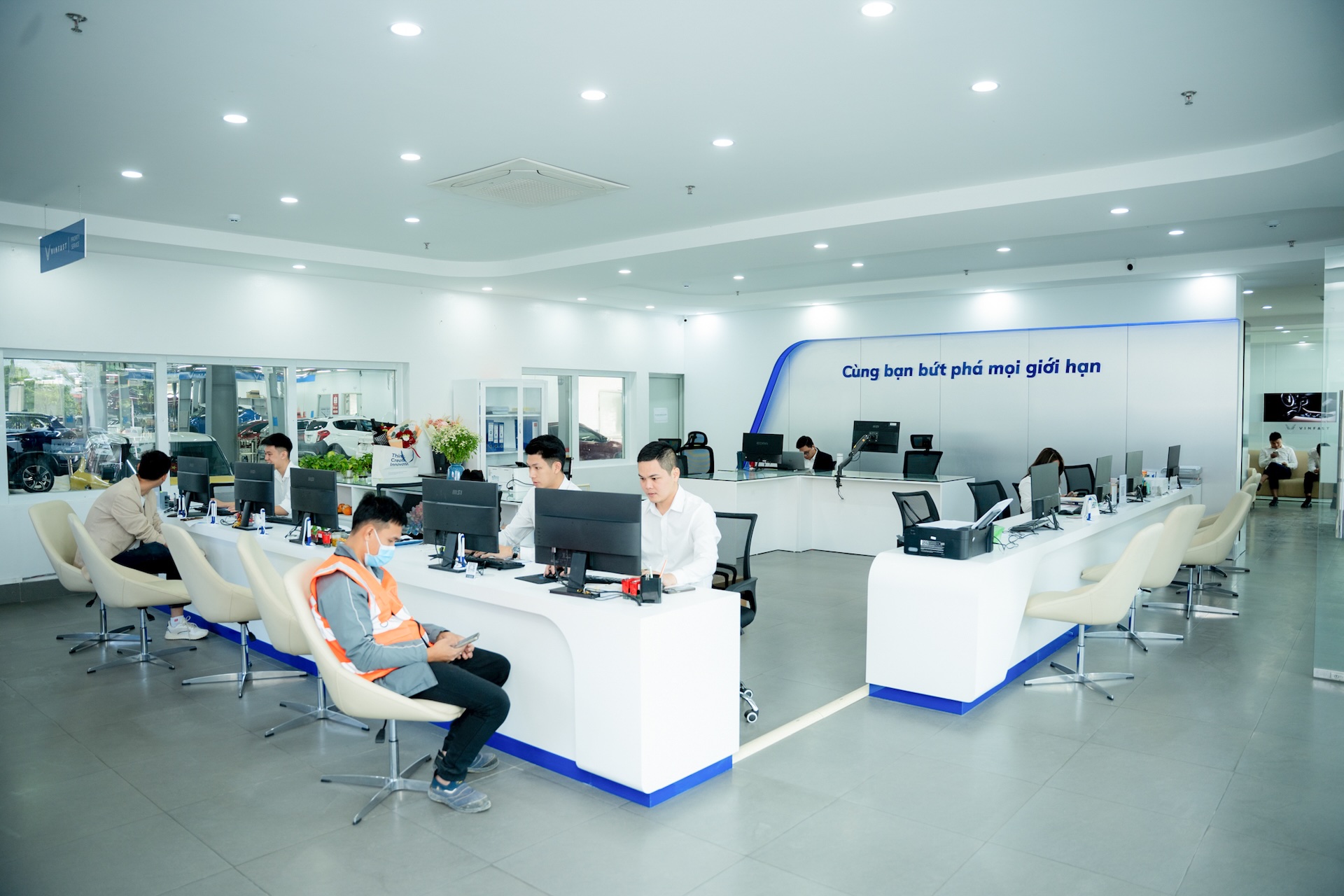 VinFast khai trương xưởng dịch vụ thứ 350 - sở hữu mạng lưới hậu mãi lớn nhất Việt Nam - Ảnh 4.