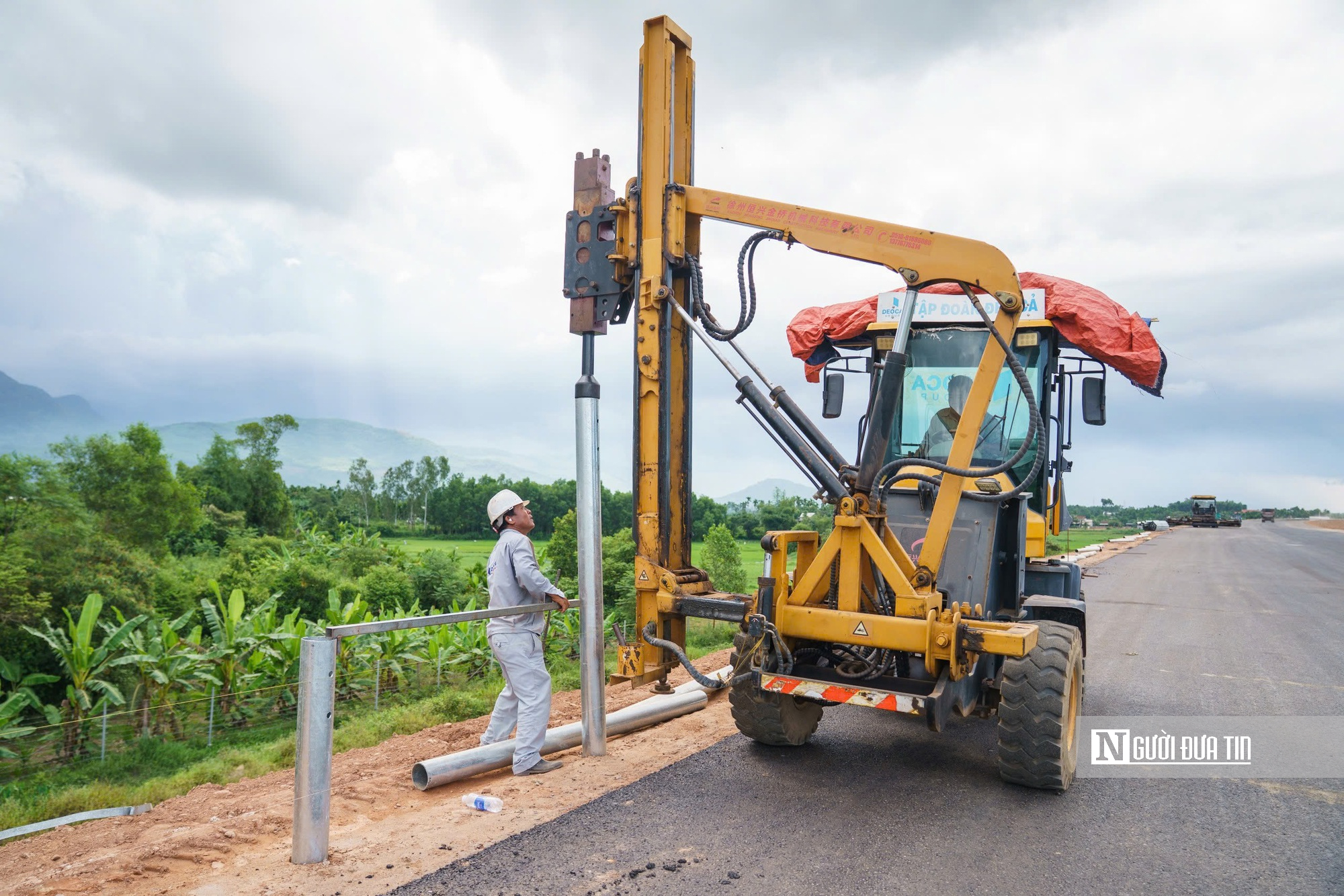 Cao tốc Quảng Ngãi – Hoài Nhơn thi công xuyên đêm chạy nước rút- Ảnh 2. Cao tốc Quảng Ngãi – Hoài Nhơn thi công xuyên đêm chạy nước rút- Ảnh 2.