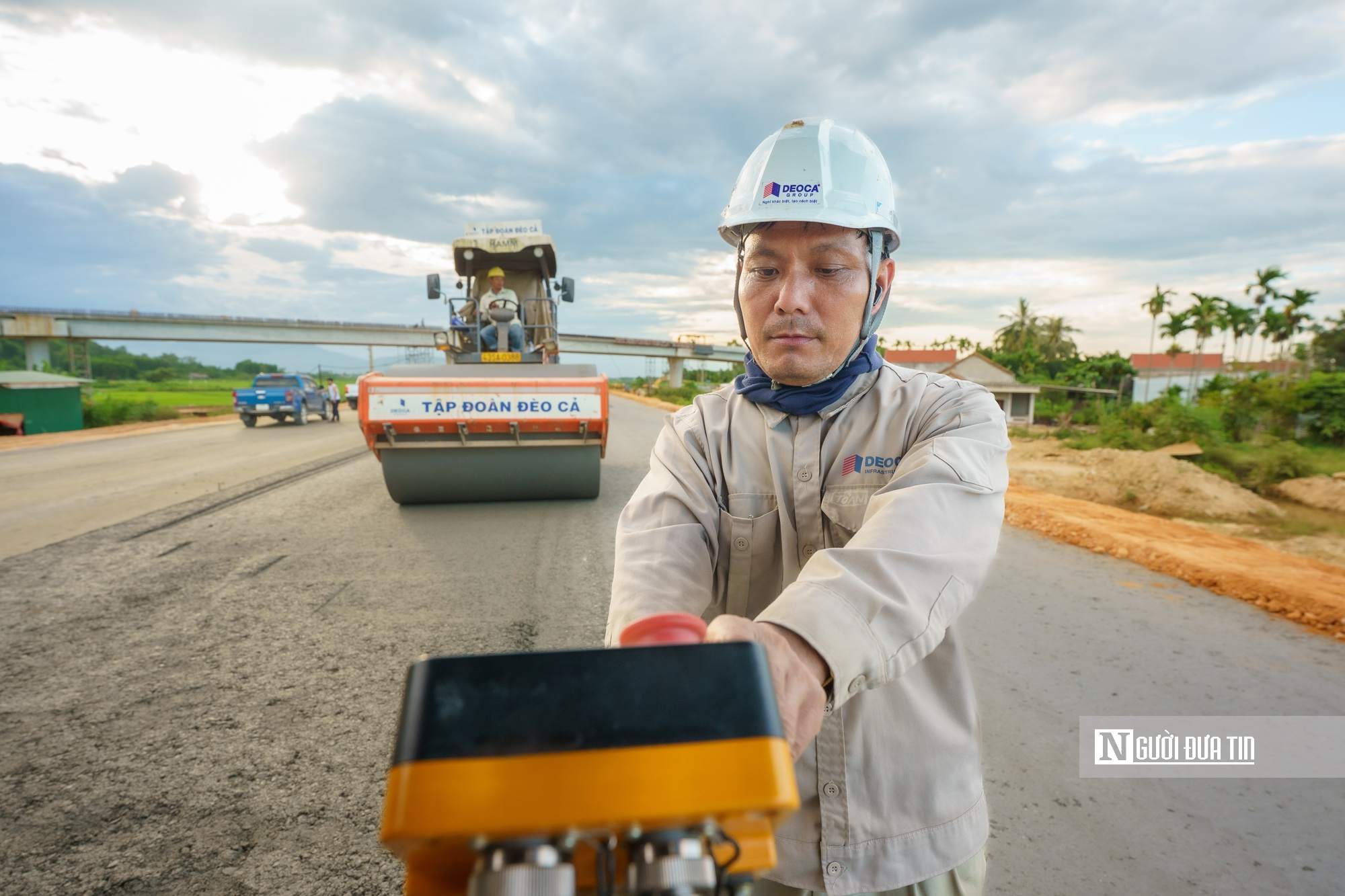 Cao tốc Quảng Ngãi – Hoài Nhơn thi công xuyên đêm chạy nước rút- Ảnh 4. Cao tốc Quảng Ngãi – Hoài Nhơn thi công xuyên đêm chạy nước rút- Ảnh 4.
