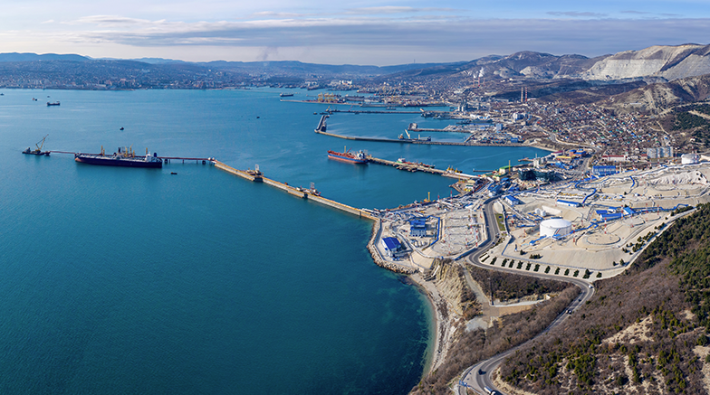 Ukraine đánh vào cảng dầu trọng yếu bên Biển Đen, Kazakhstan phản ứng gắt - Ảnh 1.