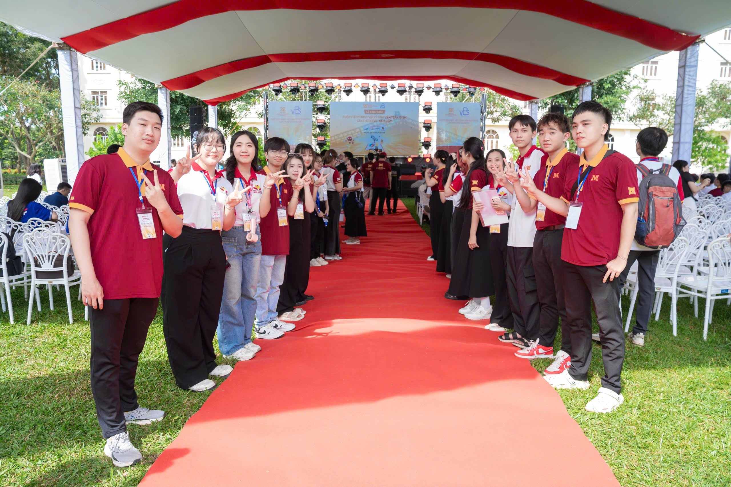 MIT University tổ chức thành công Kỳ thi Olympic Vật lý Sinh viên Toàn quốc 2025 - Ảnh 2. MIT University tổ chức thành công Kỳ thi Olympic Vật lý Sinh viên Toàn quốc 2025 - Ảnh 2.