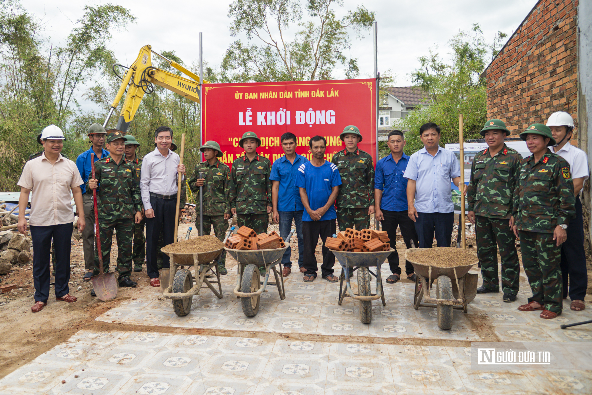 Đắk Lắk: Triển khai "Chiến dịch Quang Trung" xây dựng, sửa chữa nhà giúp dân ở "rốn lũ" đón Tết- Ảnh 1.