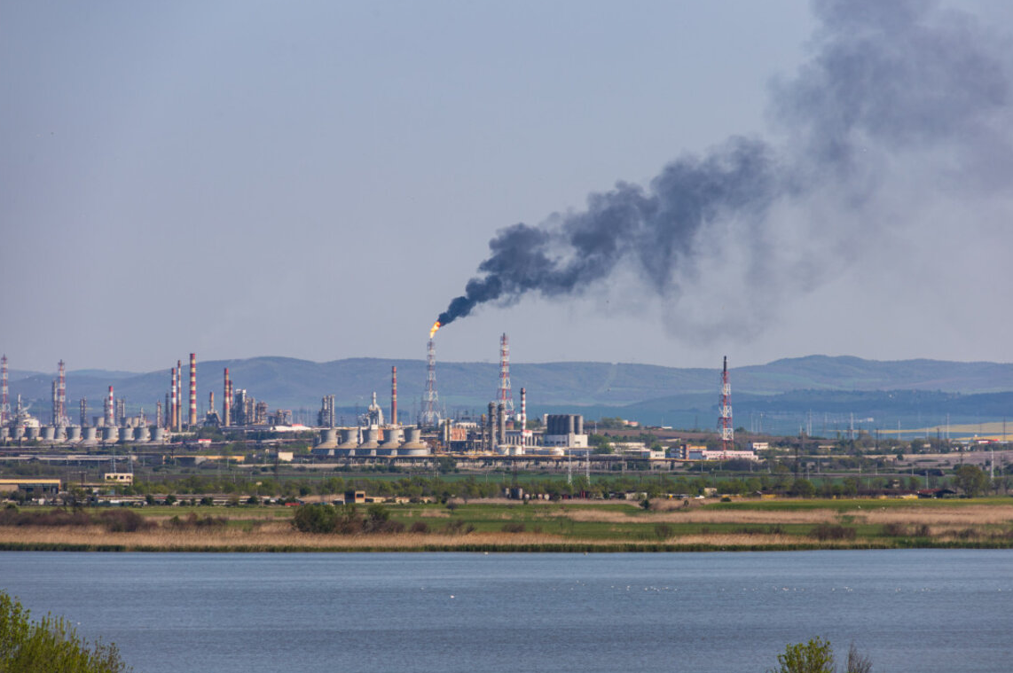Số phận nhà máy lọc dầu Nga ở Bulgaria phụ thuộc vào đàm phán Mỹ-Nga về Ukraine - Ảnh 1.