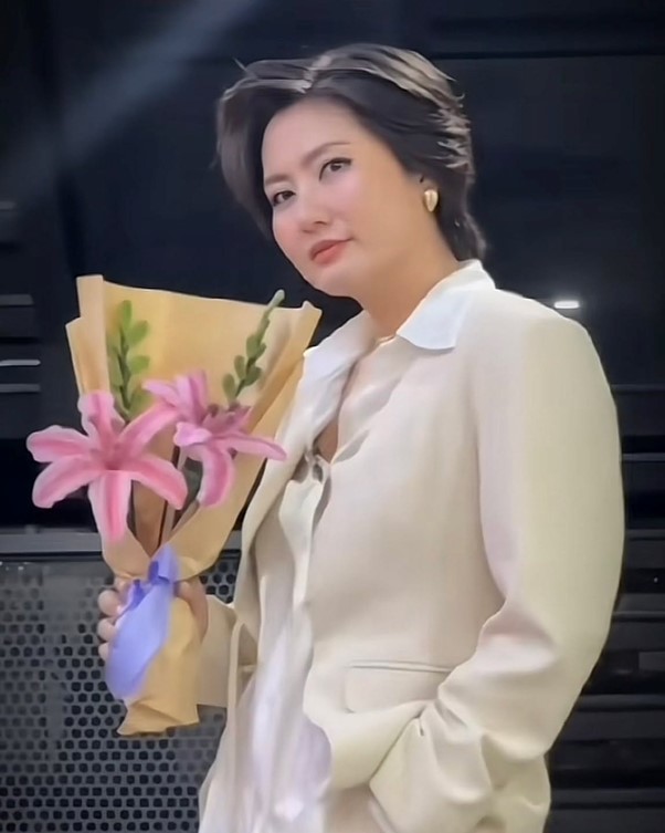 Diễn viên Ngọc Lan gây chú ý khi tái xuất với mái tóc ngắn cá tính - Ảnh 4.