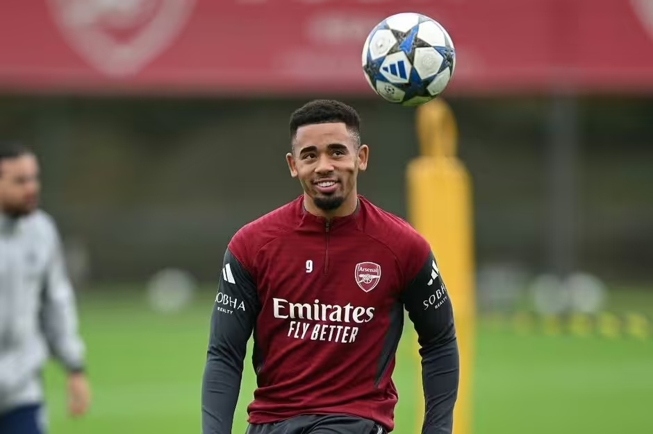 Arsenal bất ngờ bổ sung thêm một cầu thủ vào đội hình dự Champions League - Ảnh 1. Arsenal bất ngờ bổ sung thêm một cầu thủ vào đội hình dự Champions League - Ảnh 1.