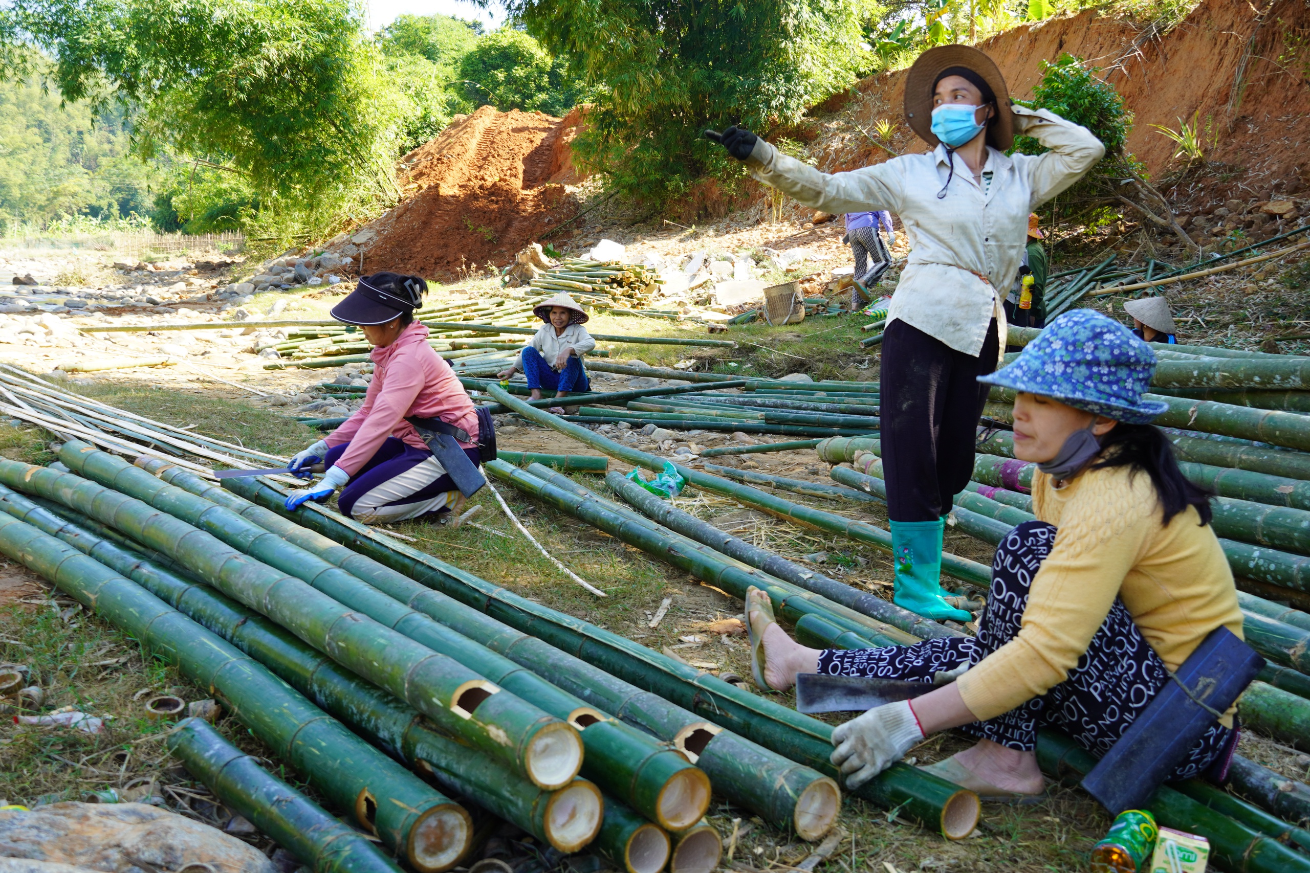 Cây cầu vượt sông 'có một không hai' từ bàn tay khéo của người vùng cao- Ảnh 2.