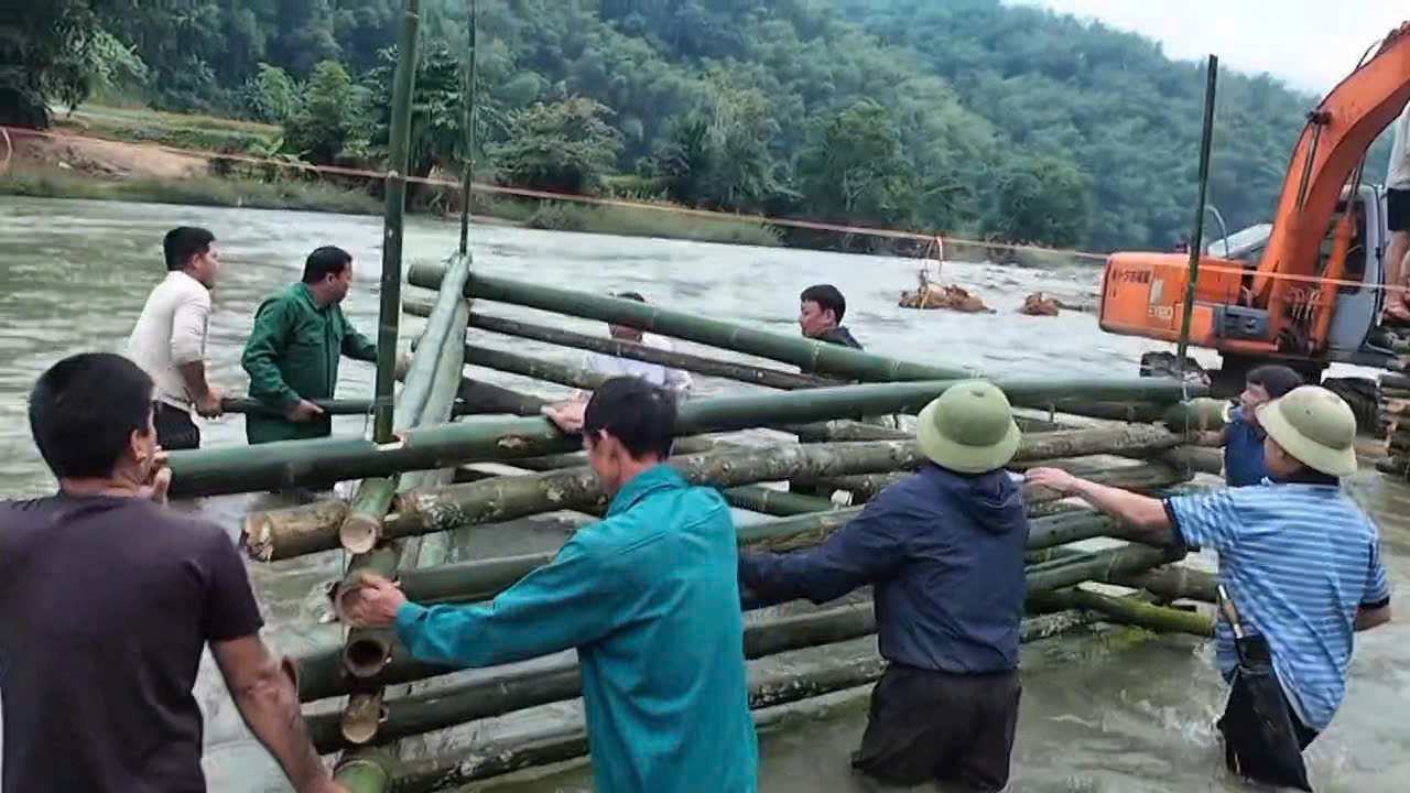 Cây cầu vượt sông 'có một không hai' từ bàn tay khéo của người vùng cao- Ảnh 3.