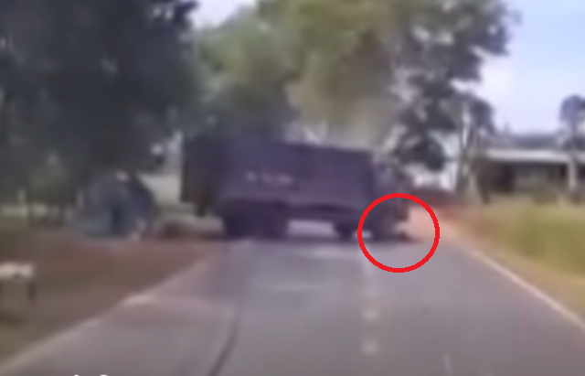 Điều tra vụ tài xế lùi xe tải cán qua người đàn ông khi vừa tông nạn nhân nằm bất động- Ảnh 1.