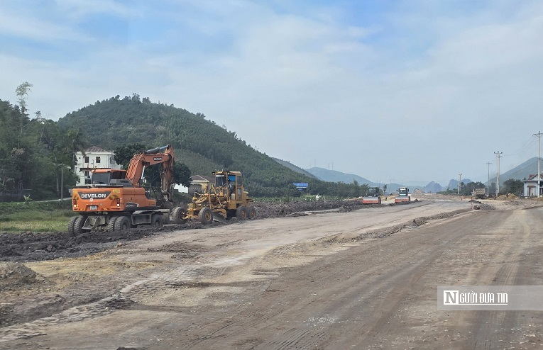 Quảng Ninh: Tăng cường đảm bảo TTATGT tại dự án đường nối đường tỉnh 342 với quốc lộ 279- Ảnh 3. Quảng Ninh: Tăng cường đảm bảo TTATGT tại dự án đường nối đường tỉnh 342 với quốc lộ 279- Ảnh 3.