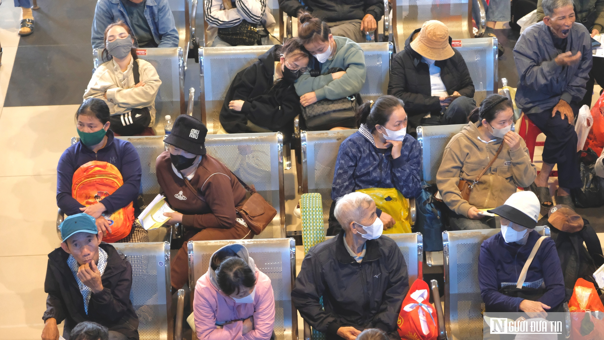 Bệnh viện Ung bướu Đà Nẵng quá tải: “Chỉ mong có thêm chỗ nằm, bớt cảnh chen chúc”- Ảnh 10. Bệnh viện Ung bướu Đà Nẵng quá tải: “Chỉ mong có thêm chỗ nằm, bớt cảnh chen chúc”- Ảnh 10.