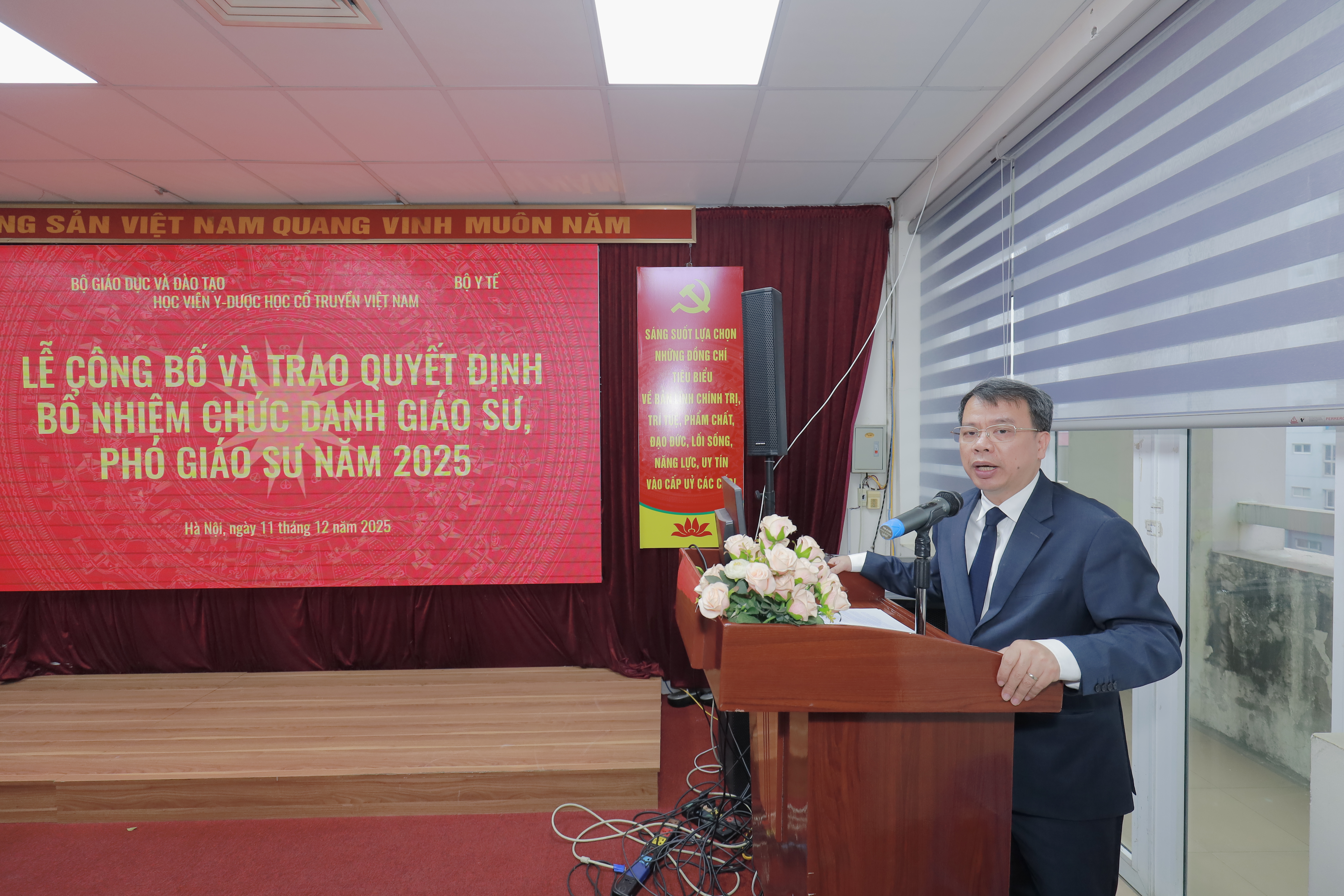 Bổ nhiệm 10 phó giáo sư ngành y năm 2025- Ảnh 1. Bổ nhiệm 10 phó giáo sư ngành y năm 2025- Ảnh 1.