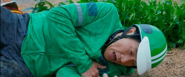 Cặp "vợ chồng" NSƯT giấu nhau đi làm shipper gây tranh cãi - Ảnh 2.