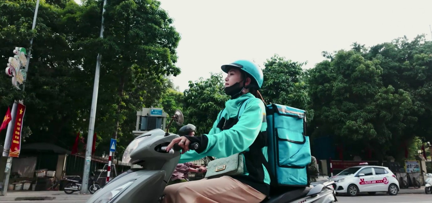 Cặp "vợ chồng" NSƯT giấu nhau đi làm shipper gây tranh cãi - Ảnh 3.