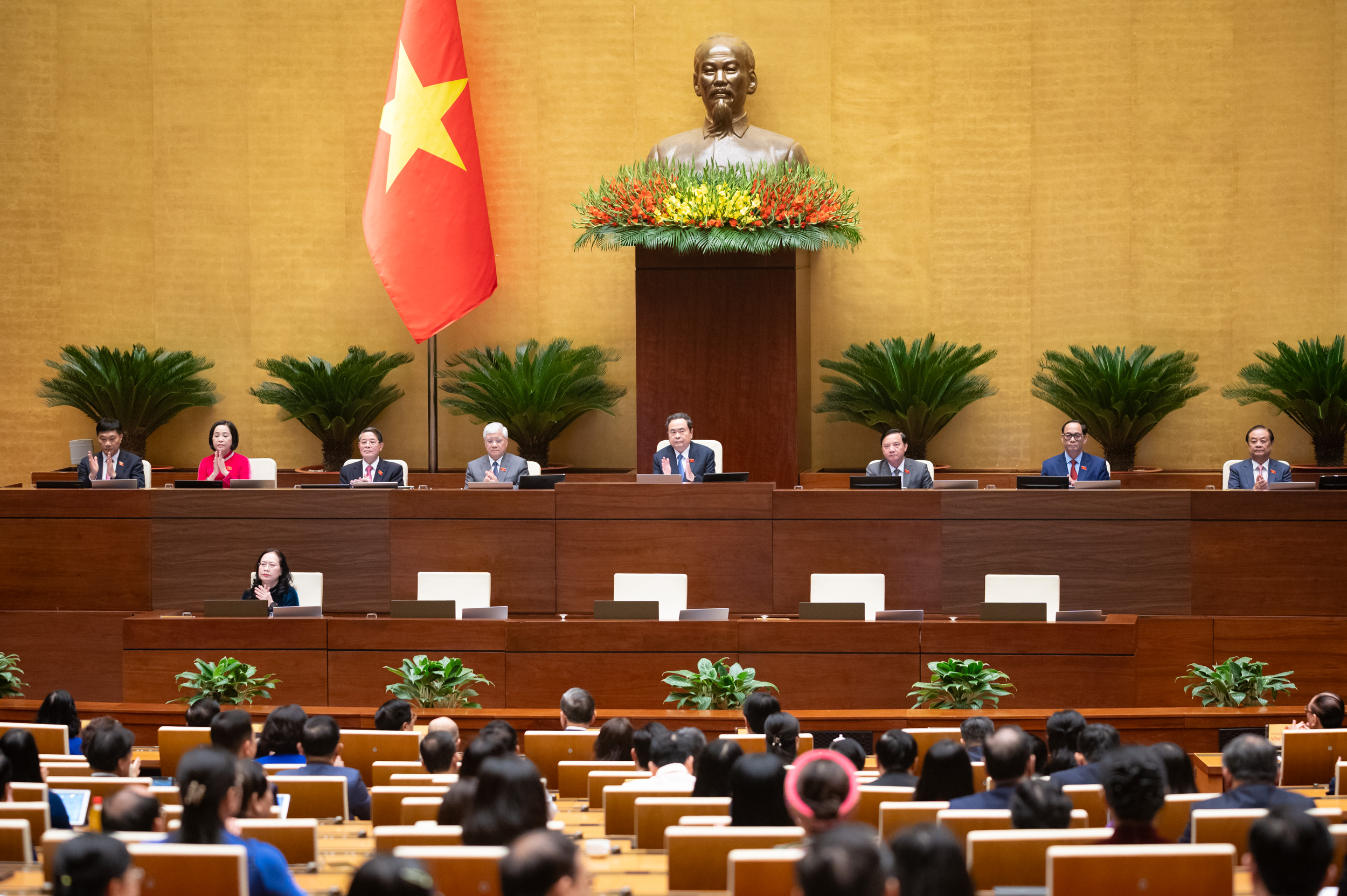 Quốc hội yêu cầu cải cách mạnh mẽ chế độ tiền lương - Ảnh 1.