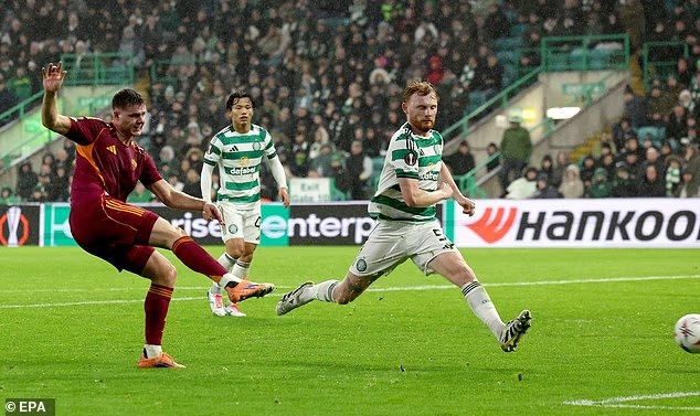 Celtic thảm bại trước Roma, HLV Wilfried Nancy lập kỷ lục buồn - Ảnh 1. Celtic thảm bại trước Roma, HLV Wilfried Nancy lập kỷ lục buồn - Ảnh 1.