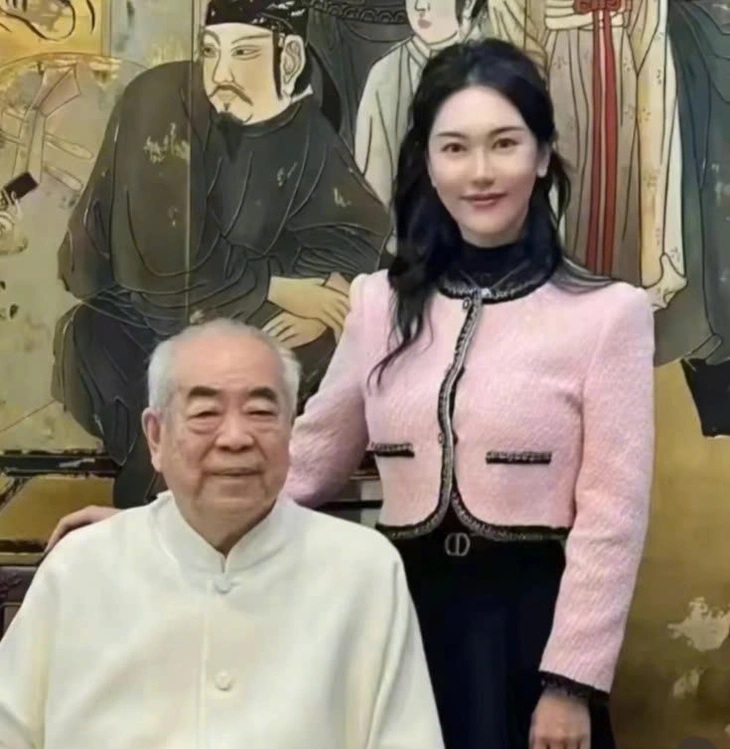 Người đàn ông 87 tuổi tiết lộ có con với vợ 37 tuổi - Ảnh 1.