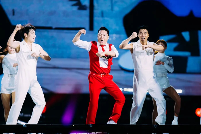 "Ông hoàng điệu nhảy ngựa" bị cảnh sát đột kích khám xét công ty - Ảnh 3.