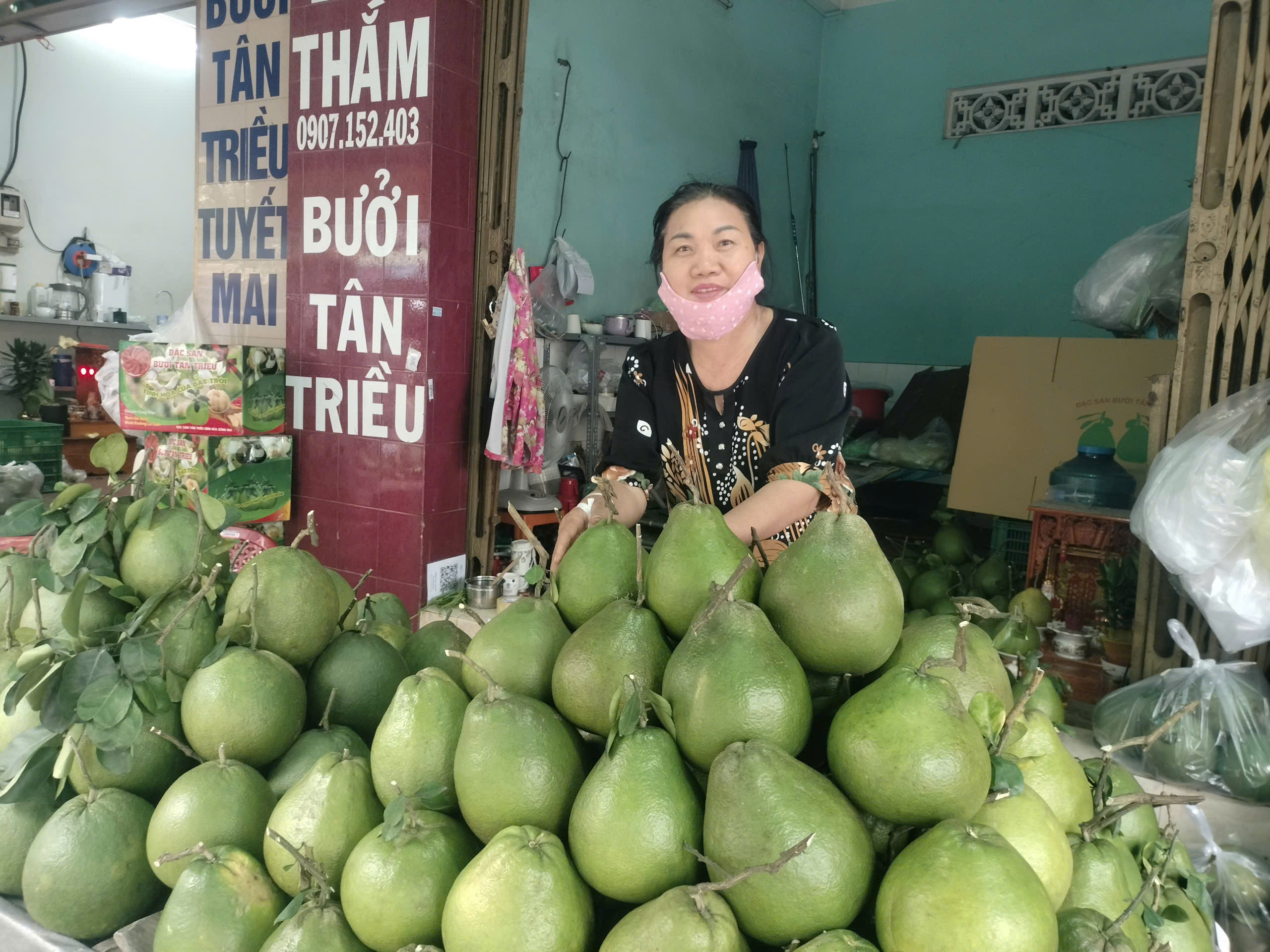 Tiểu thương chợ truyền thống “nín thở” chờ Tết- Ảnh 2. Tiểu thương chợ truyền thống “nín thở” chờ Tết- Ảnh 2.