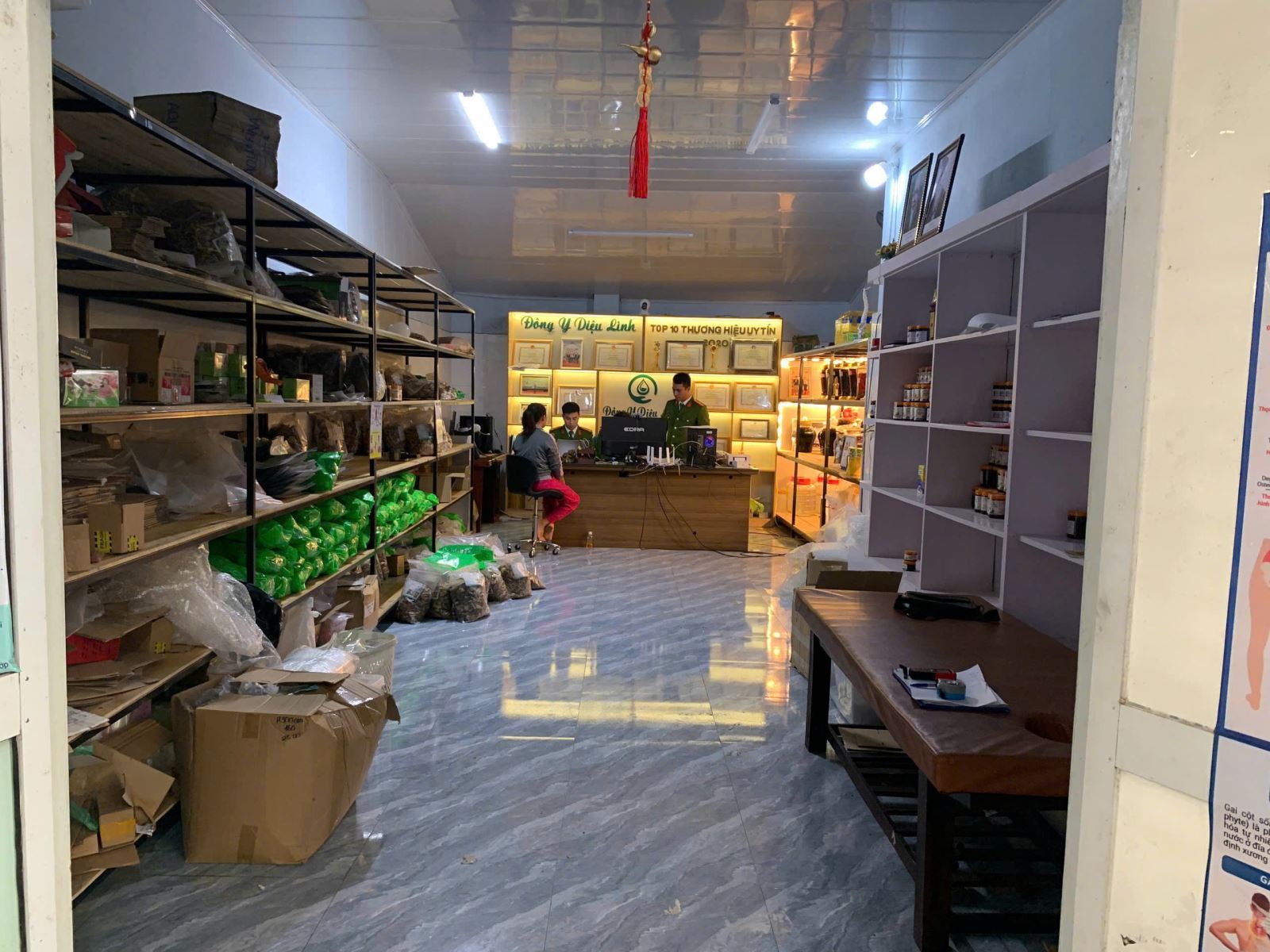 Tiềm ẩn nguy cơ rủi ro ảnh hưởng đến sức khỏe khi sử dụng "Cao thảo dược" tự chế - Ảnh 1.