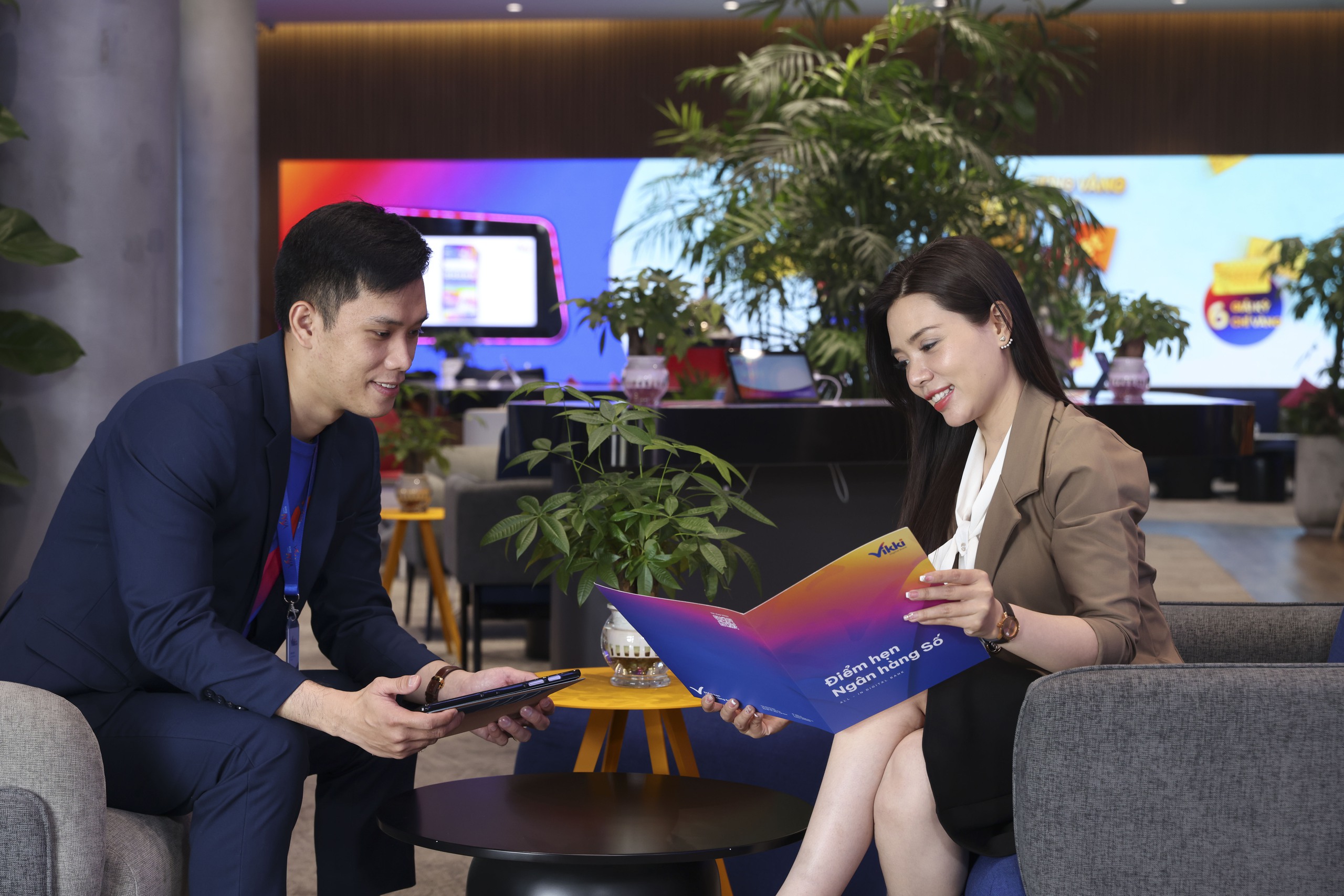 Vikki Bank hỗ trợ tài chính cho bà con vùng lũ - Ảnh 2.
