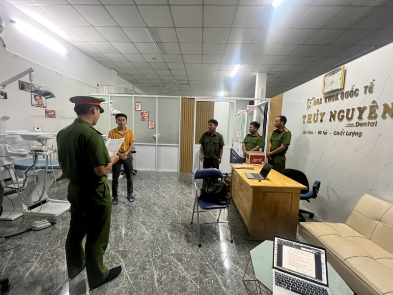 Lật tẩy chuỗi nha khoa dỏm, lừa đảo hàng nghìn bệnh nhân với số tiền lớn - Ảnh 3.