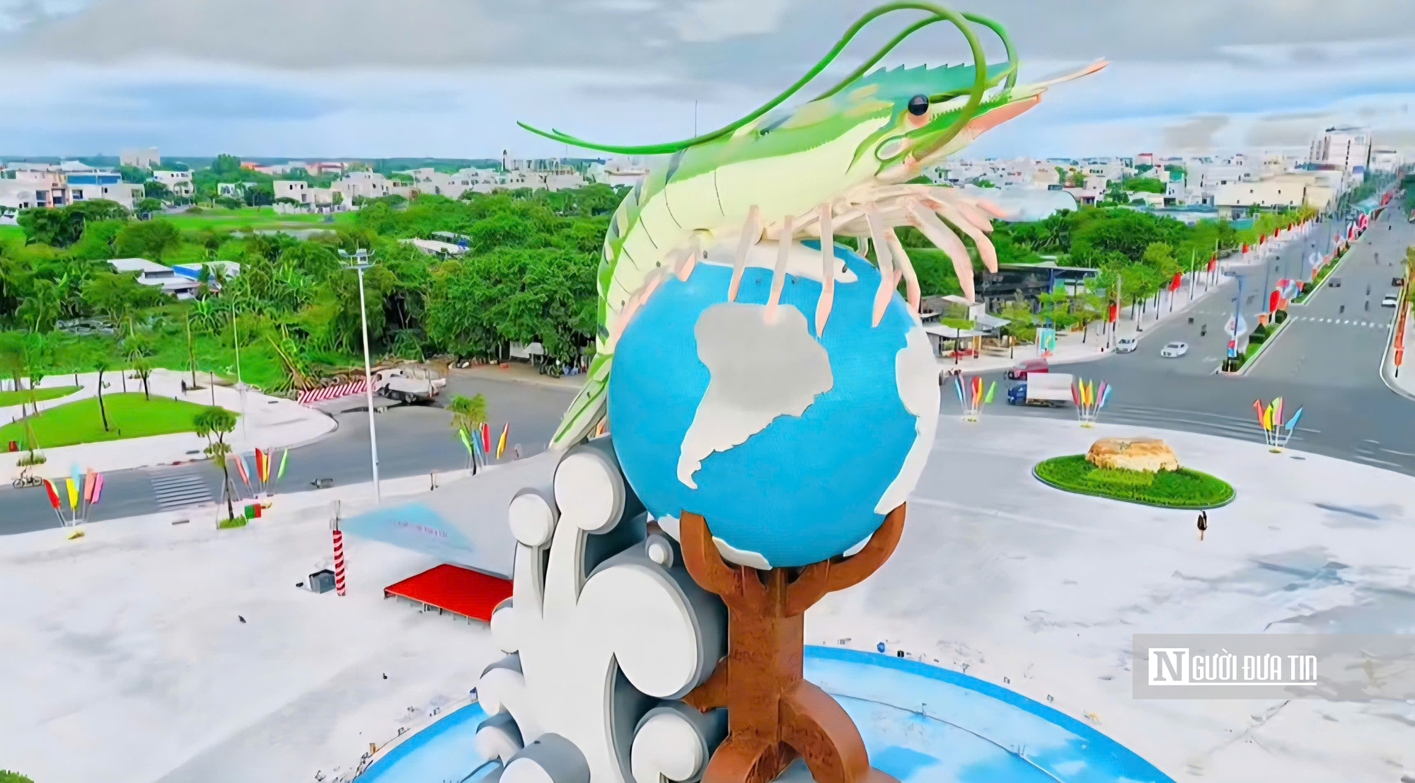 Chiêm ngưỡng con tôm hơn 20 tỷ đồng nổi bật giữa “trái tim” đô thị Cà Mau- Ảnh 2. Chiêm ngưỡng con tôm hơn 20 tỷ đồng nổi bật giữa “trái tim” đô thị Cà Mau- Ảnh 2.