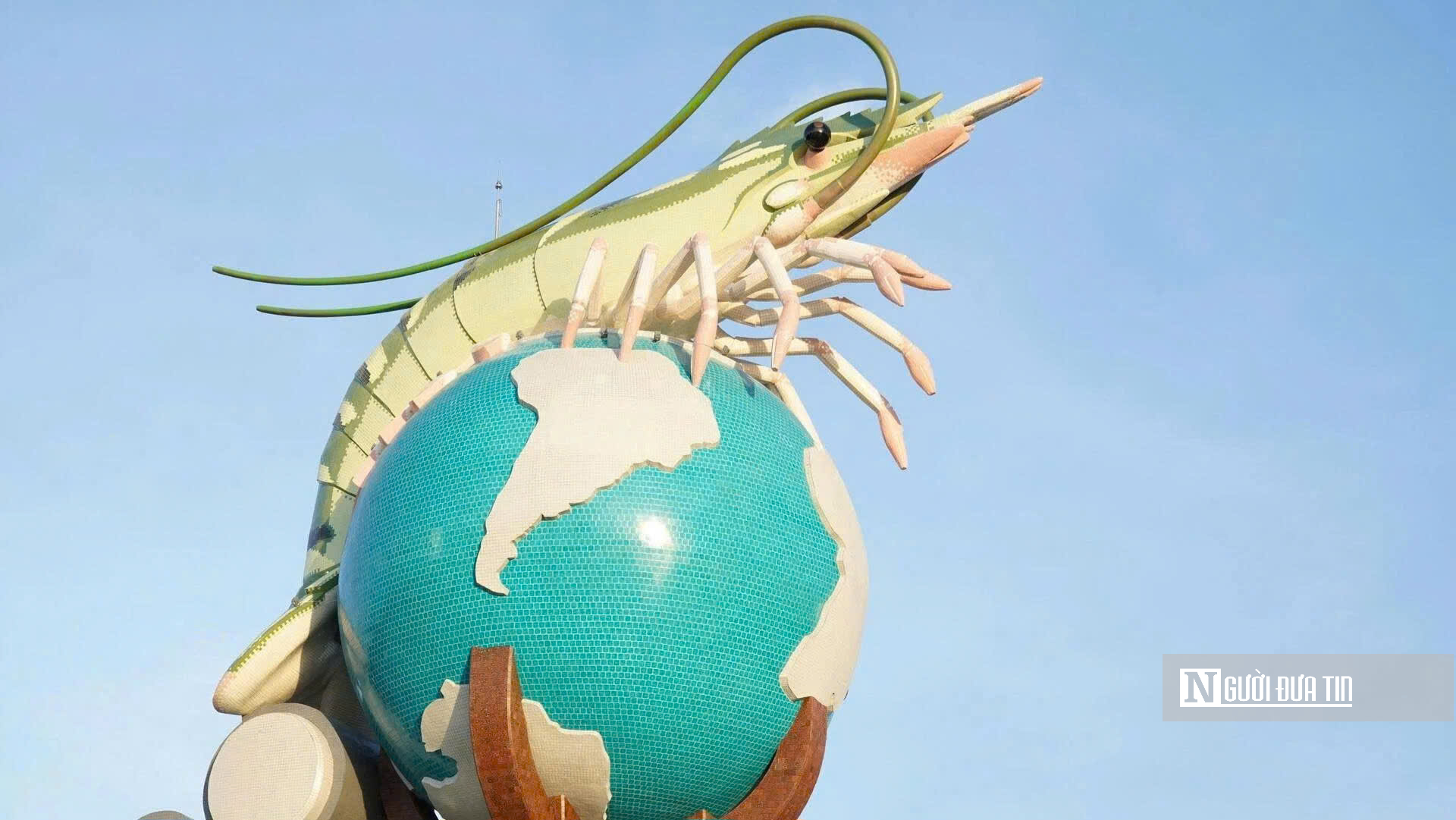 Chiêm ngưỡng con tôm hơn 20 tỷ đồng nổi bật giữa “trái tim” đô thị Cà Mau- Ảnh 4. Chiêm ngưỡng con tôm hơn 20 tỷ đồng nổi bật giữa “trái tim” đô thị Cà Mau- Ảnh 4.