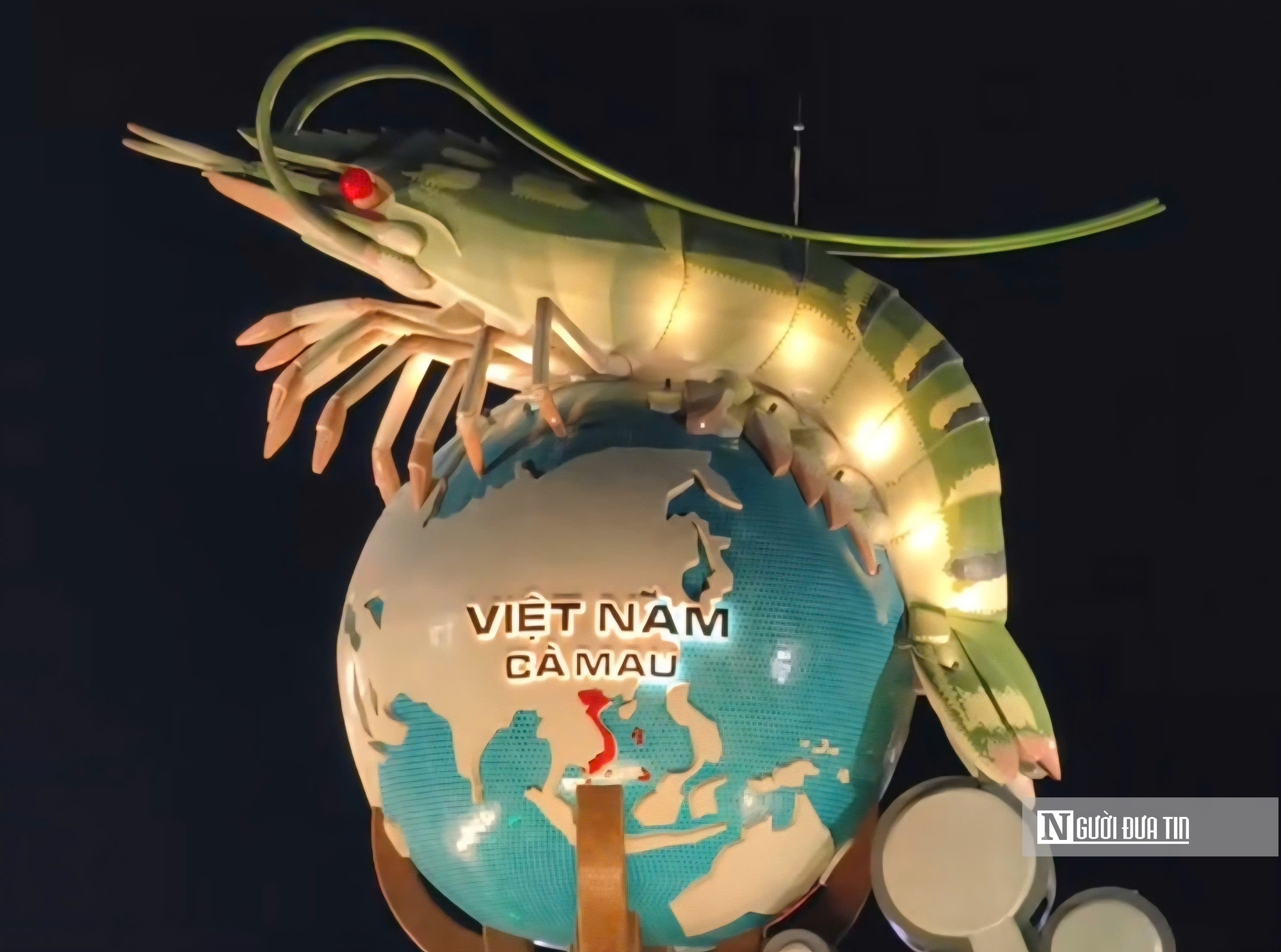 Chiêm ngưỡng con tôm hơn 20 tỷ đồng nổi bật giữa “trái tim” đô thị Cà Mau- Ảnh 7. Chiêm ngưỡng con tôm hơn 20 tỷ đồng nổi bật giữa “trái tim” đô thị Cà Mau- Ảnh 7.