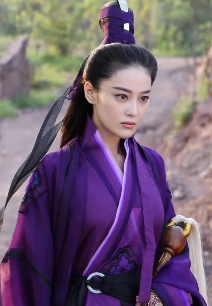 Rũ mác "gái hư", mỹ nhân showbiz chọn cuộc sống an yên bên chồng quân nhân - Ảnh 3.