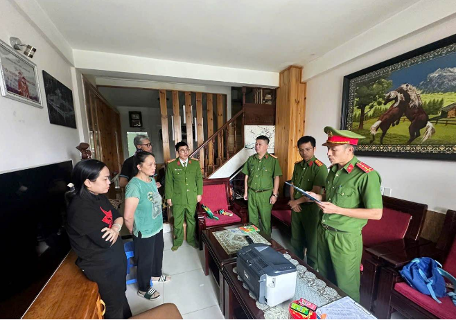 Lật tẩy chuỗi nha khoa dỏm, lừa đảo hàng nghìn bệnh nhân với số tiền lớn - Ảnh 4.