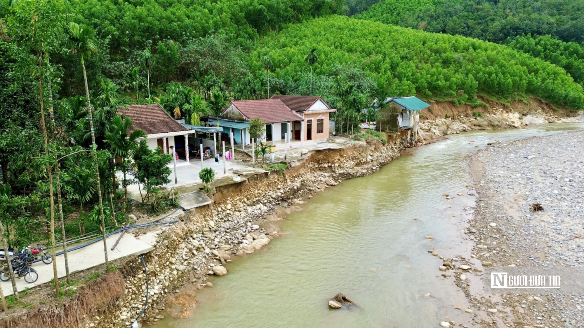 Nguyên nhân khiến nhiều vụ sạt lở nghiêm trọng xảy ra ở vùng cao trong mùa mưa lũ - Ảnh 2.