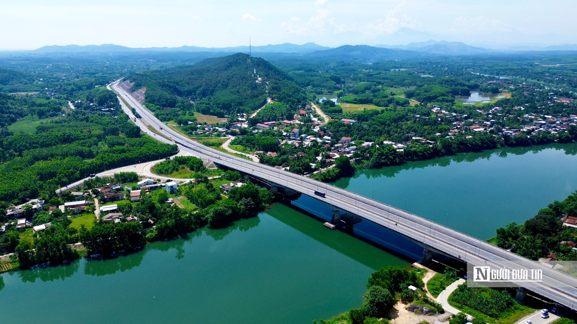 Cận cảnh cao tốc Cam Lộ - La Sơn trước ngày thi công mở rộng lên 4 làn xe - Ảnh 7.