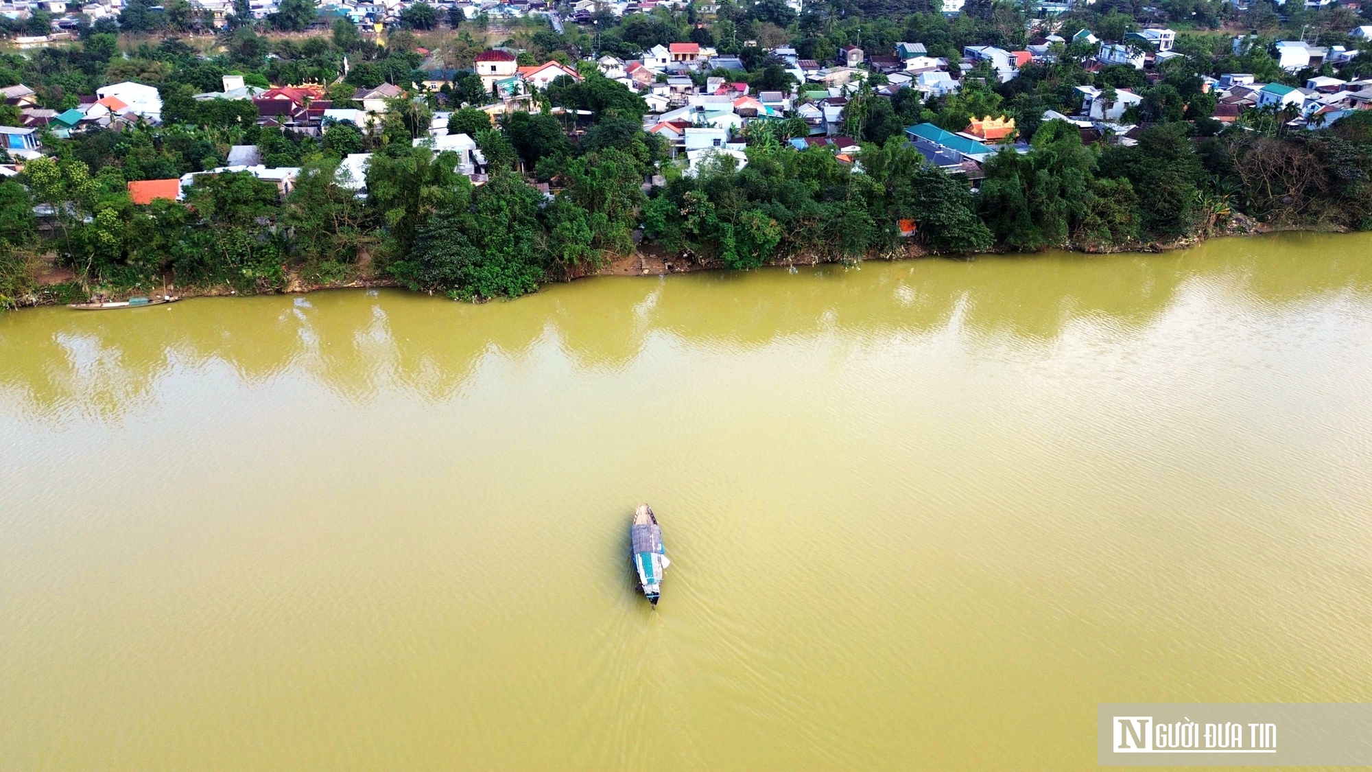 Ảnh: Vì sao “ốc đảo” hơn 1.000 hộ dân giữa lòng sông Hương cần một cây cầu? - Ảnh 8.