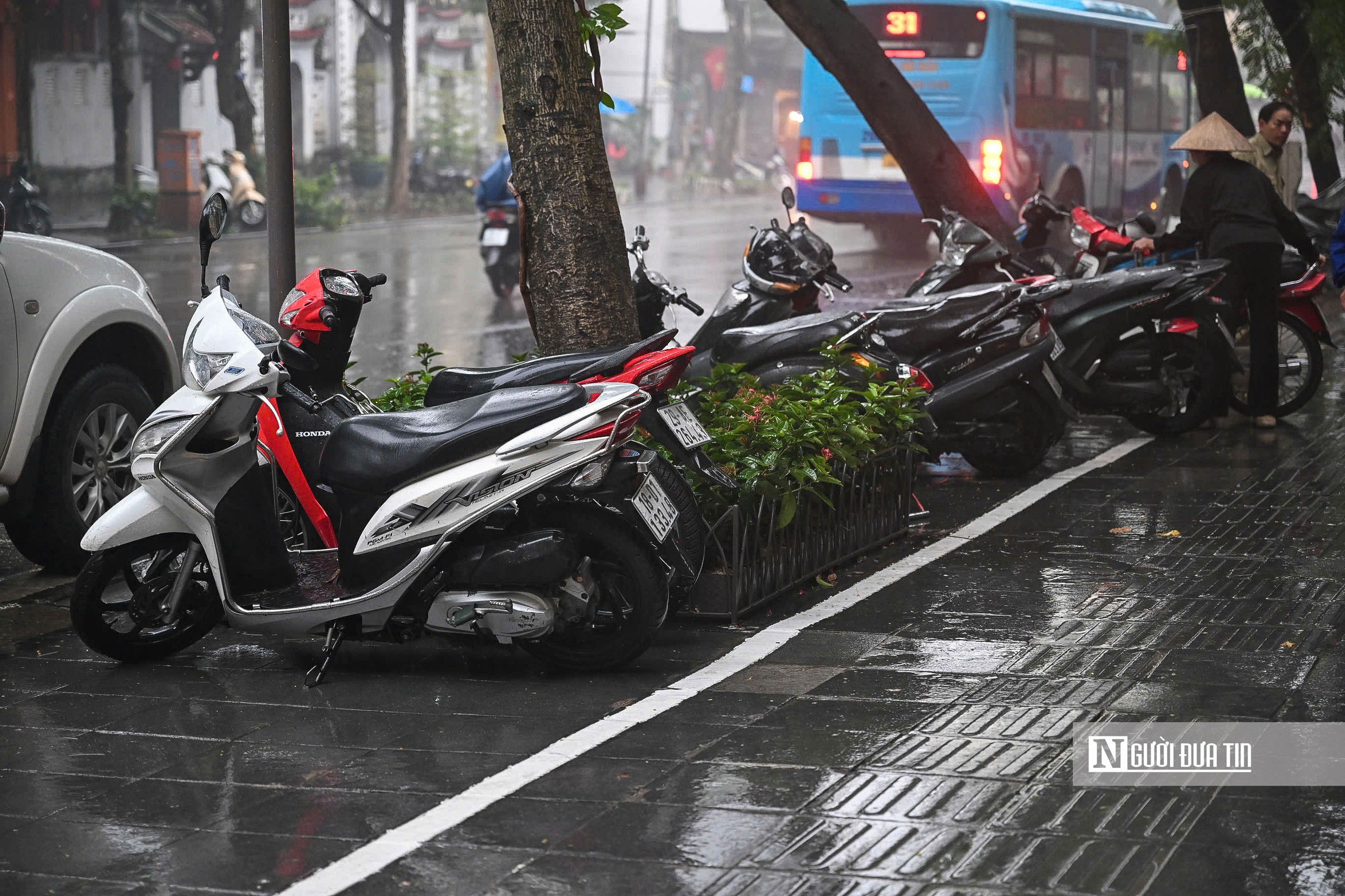 Hà Nội đồng loạt ra quân lập lại trật tự đô thị- Ảnh 9.
