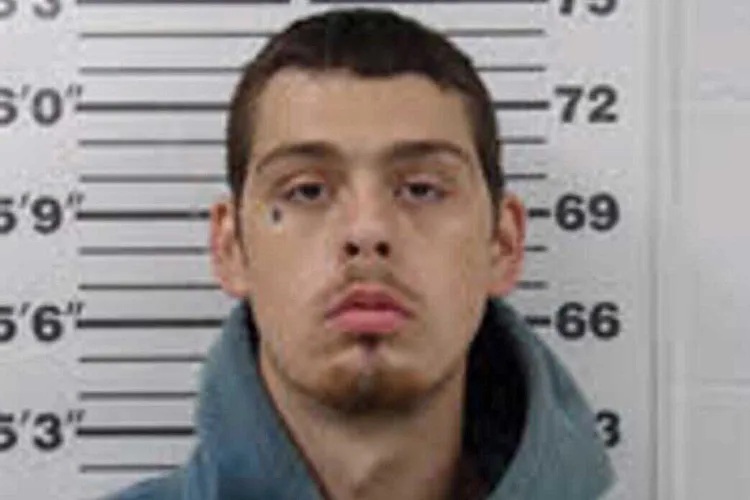 Người phụ nữ tá hỏa phát hiện tù nhân vượt ngục trong xe của mình - Ảnh 1. Người phụ nữ tá hỏa phát hiện tù nhân vượt ngục trong xe của mình - Ảnh 1.