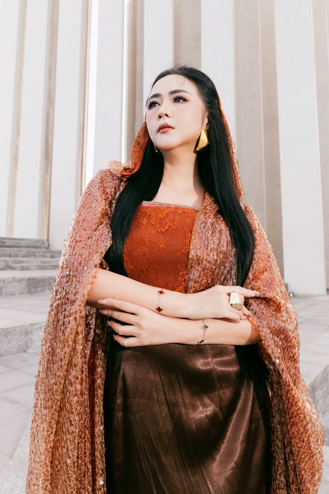 Hoàng Thùy - Võ Hoàng Yến song hành vedette, tạo khoảnh khắc bùng nổ trên sàn diễn- Ảnh 6. Hoàng Thùy - Võ Hoàng Yến song hành vedette, tạo khoảnh khắc bùng nổ trên sàn diễn- Ảnh 6.