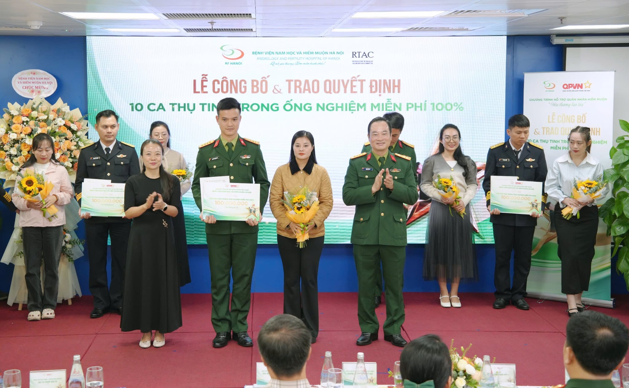 Nhiều gia đình quân nhân hiếm muộn được hỗ trợ thực hiện IVF miễn phí- Ảnh 4. Nhiều gia đình quân nhân hiếm muộn được hỗ trợ thực hiện IVF miễn phí- Ảnh 4.