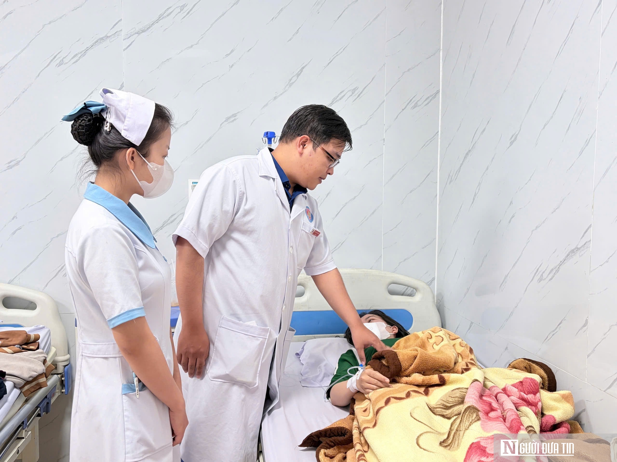 Gần 30 người nhập viện nghi ngộ độc sau khi ăn bánh mì, Quảng Ngãi khẩn trương điều tra- Ảnh 2. Gần 30 người nhập viện nghi ngộ độc sau khi ăn bánh mì, Quảng Ngãi khẩn trương điều tra- Ảnh 2.