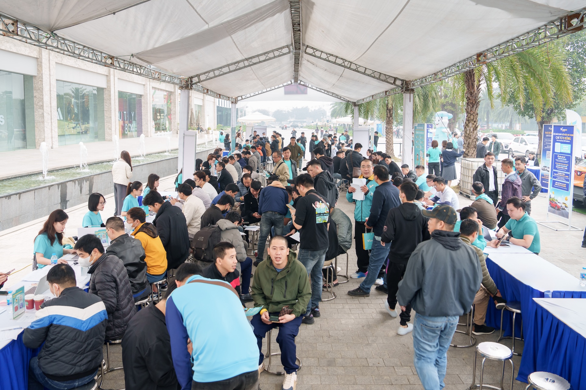 Mẫu xe điện giao hàng EC Van lần đầu lộ diện, tài xế khẳng định: Luồn ngõ tốt, chi phí tối ưu- Ảnh 1. Mẫu xe điện giao hàng EC Van lần đầu lộ diện, tài xế khẳng định: Luồn ngõ tốt, chi phí tối ưu- Ảnh 1.