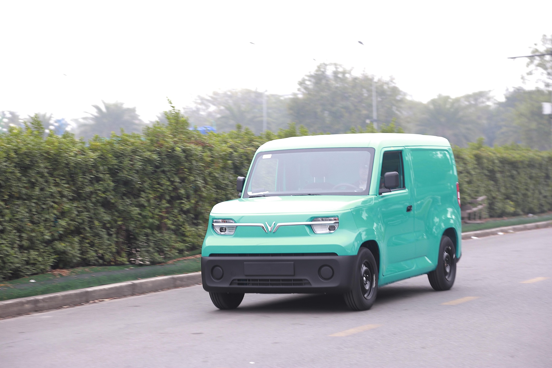 Mẫu xe điện giao hàng EC Van lần đầu lộ diện, tài xế khẳng định: Luồn ngõ tốt, chi phí tối ưu- Ảnh 5. Mẫu xe điện giao hàng EC Van lần đầu lộ diện, tài xế khẳng định: Luồn ngõ tốt, chi phí tối ưu- Ảnh 5.