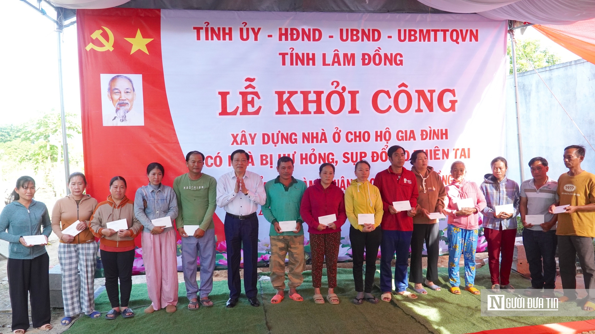 Trưởng Ban Nội chính Trung ương dự Lễ Khởi công xây nhà cho người dân vùng lũ ở Lâm Đồng - Ảnh 4.